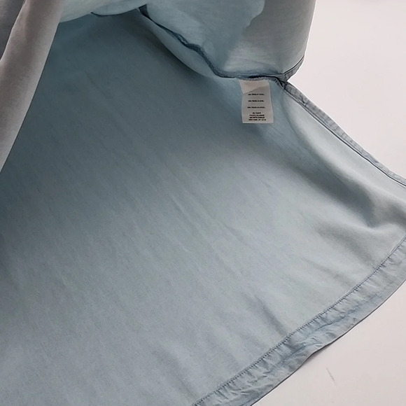 Ellen Tracy 100% Tencel Light Blue Denim V-Neck Cutout Short Sleeves Top Size 1X - Picture 4 of 14